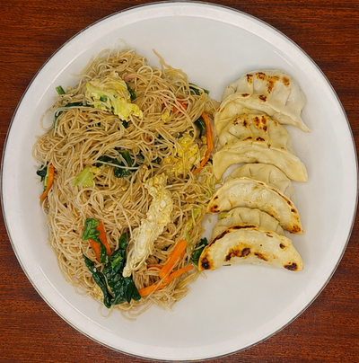 Noodles Teriyaki con Gyozas