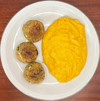 Albondiga de mijo y queso con pure Mixto